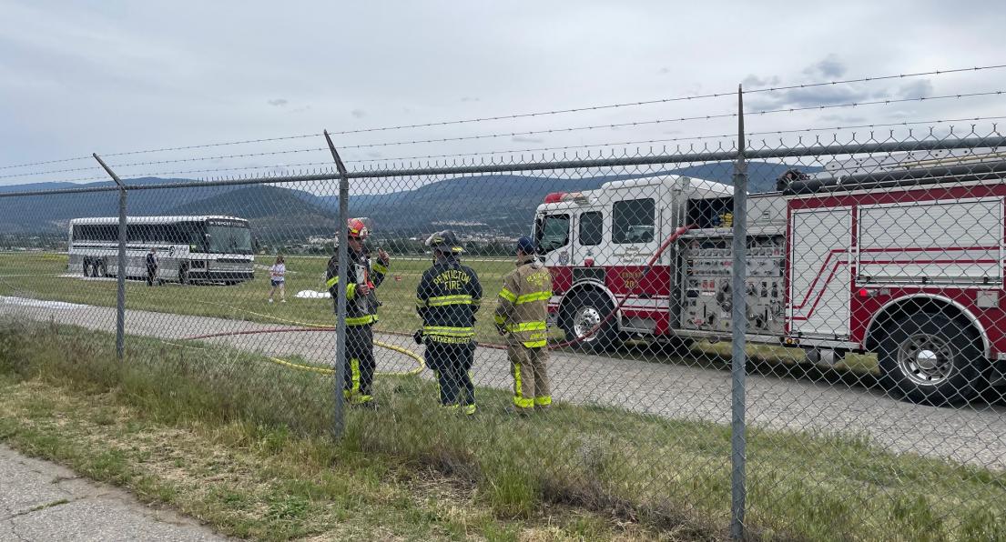 yyfpenticton's tweet photo. 👀 If you see flashing lights or emergency vehicles at the airport today, don't be alarmed. 

It's only a drill. The Penticton Fire Department is conducting emergency response training at 11 a.m. at the airfield. 

Get more details: https://t.co/JAq2FniKTm https://t.co/oHdFkVvEmA