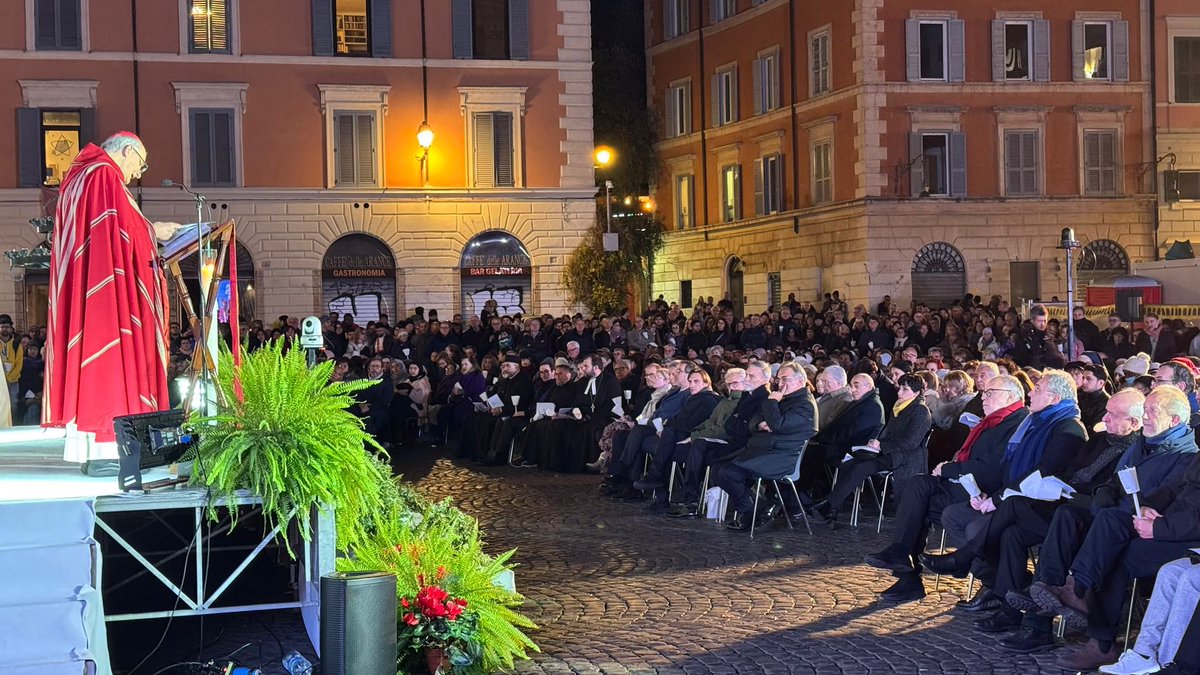 santegidionews's tweet photo. Abbiamo fatto tutto il possibile x fermare la tempesta della guerra? Sta x iniziare il #Giubileo della speranza. Che sia occasione x la pace, x cercare il dialogo. È troppo sognare che le armi tacciano? Il Giubileo ricorda che gli operatori di pace saranno chiamati figli di Dio https://t.co/QQteKo5M0m