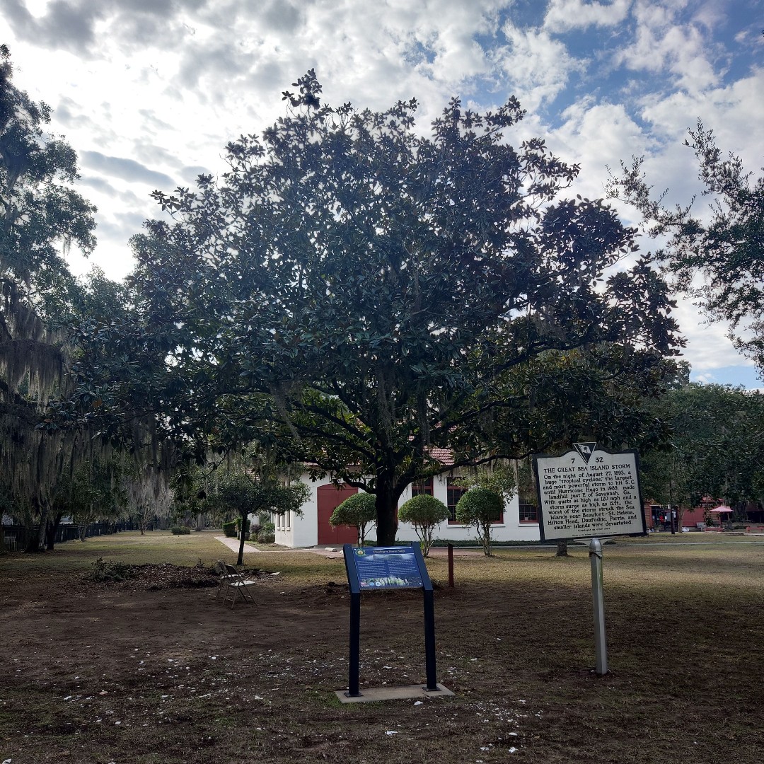 On this Human Rights Day we are recognizing Penn Center National Landmark District. Recently <a href="/PennCenter1862/">Penn Center</a> was added to UNESCO's Network of Places of History and Memory. Learn more: ow.ly/PGqn50UotT3

NPS/Brendan Lindstrom