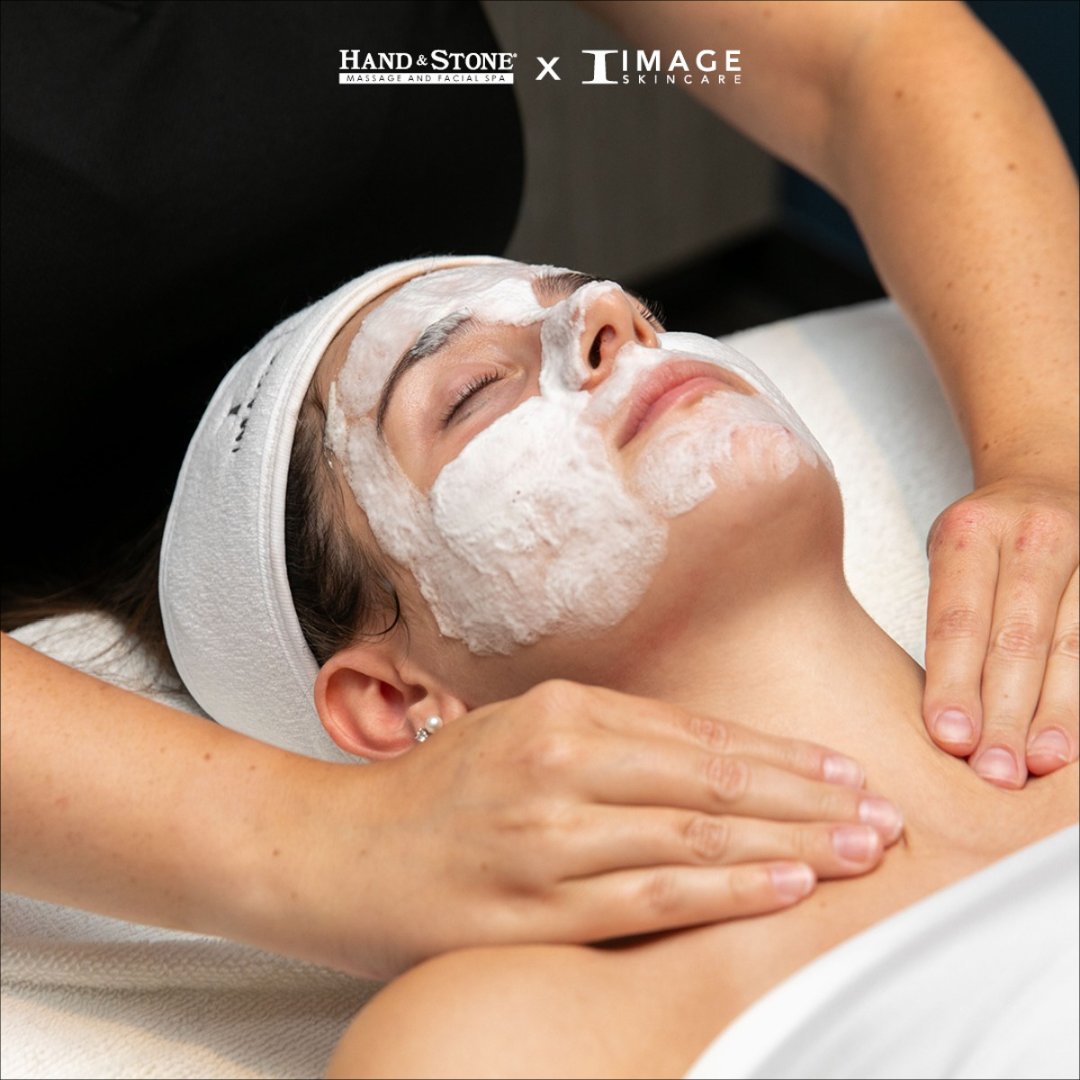 HandStoneRal's tweet photo. Give your skin the oxygen it craves. Our Image Oxygenating Facial infuses your skin with vital oxygen, leaving it refreshed, revitalized, and radiant. 💫

#HandAndStone #Facial #ImageSkincare #SkineCare https://t.co/8vz9wi3RKU
