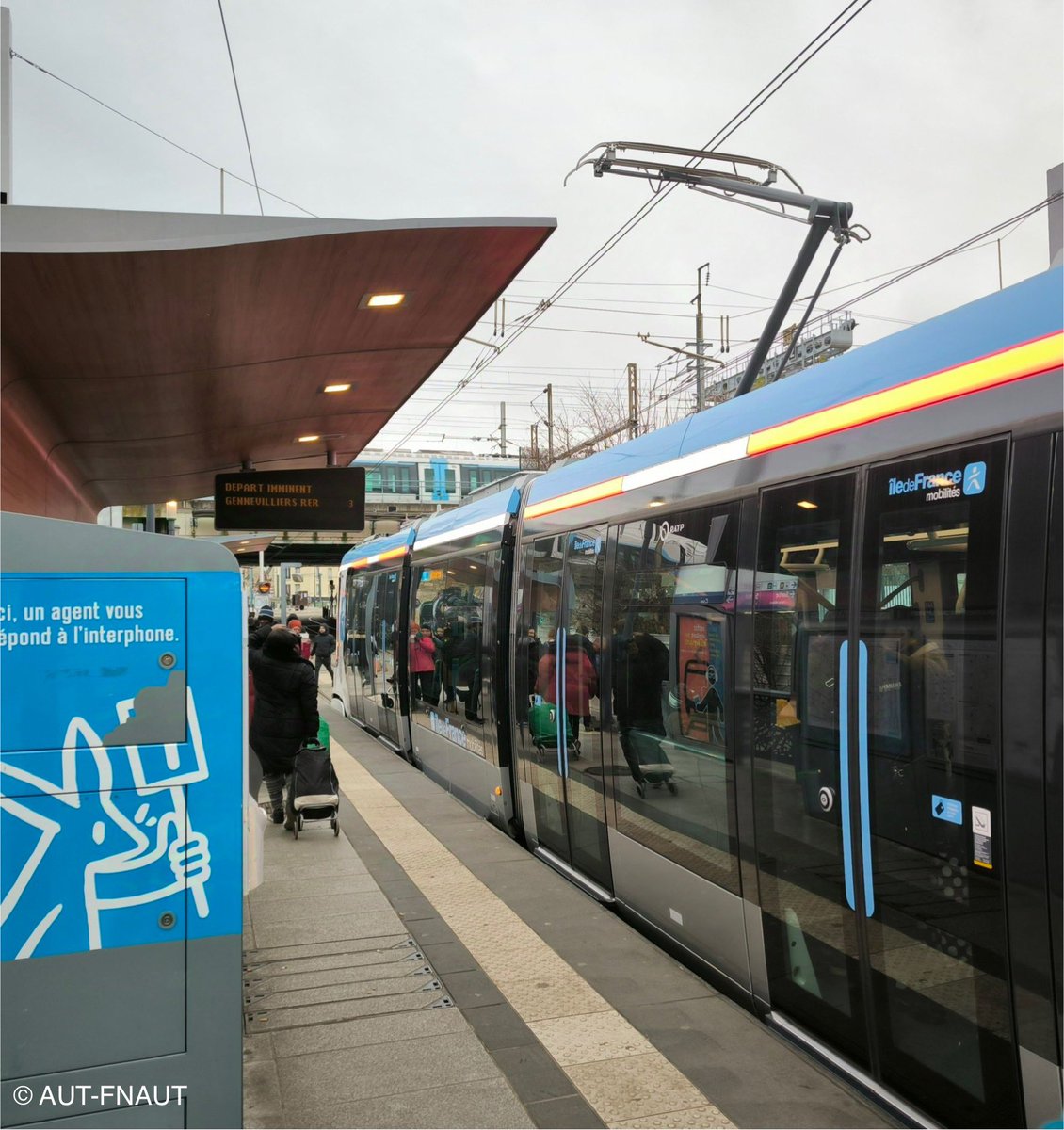 Cheminot_du_75's tweet photo. Ile-de-France : le 10 décembre 2024, 4 nouvelles rames #TW20 sont mises en service sur le tramway @T1_RATP. Une nouvelle page s'écrit. Modernes, + confortables et accessibles, 37 nouvelles rames remplacent progressivement les TFS construits de 1992 à 1997 (même les ex-T2). https://t.co/CoYHciNGsp