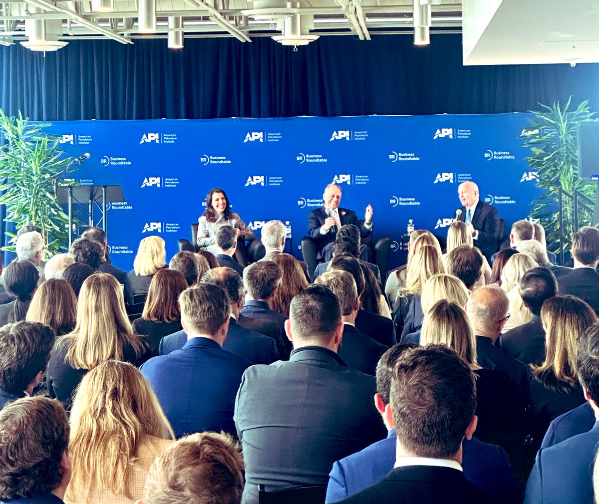 ChrisCarrollDC's tweet photo. Packed room at @APIenergy as @SteveScalise and @RepKevinBrady discuss tax reform, budgets and sound energy policy. https://t.co/RtzFKAOq83