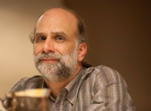 Bruce Schneier is known for his contributions to encryption and cybersecurity. As a key figure shaping security design with "Schneier's Law," his book "Security Engineering" delves into the depths of security engineering and serves as a guide for developing strategies.