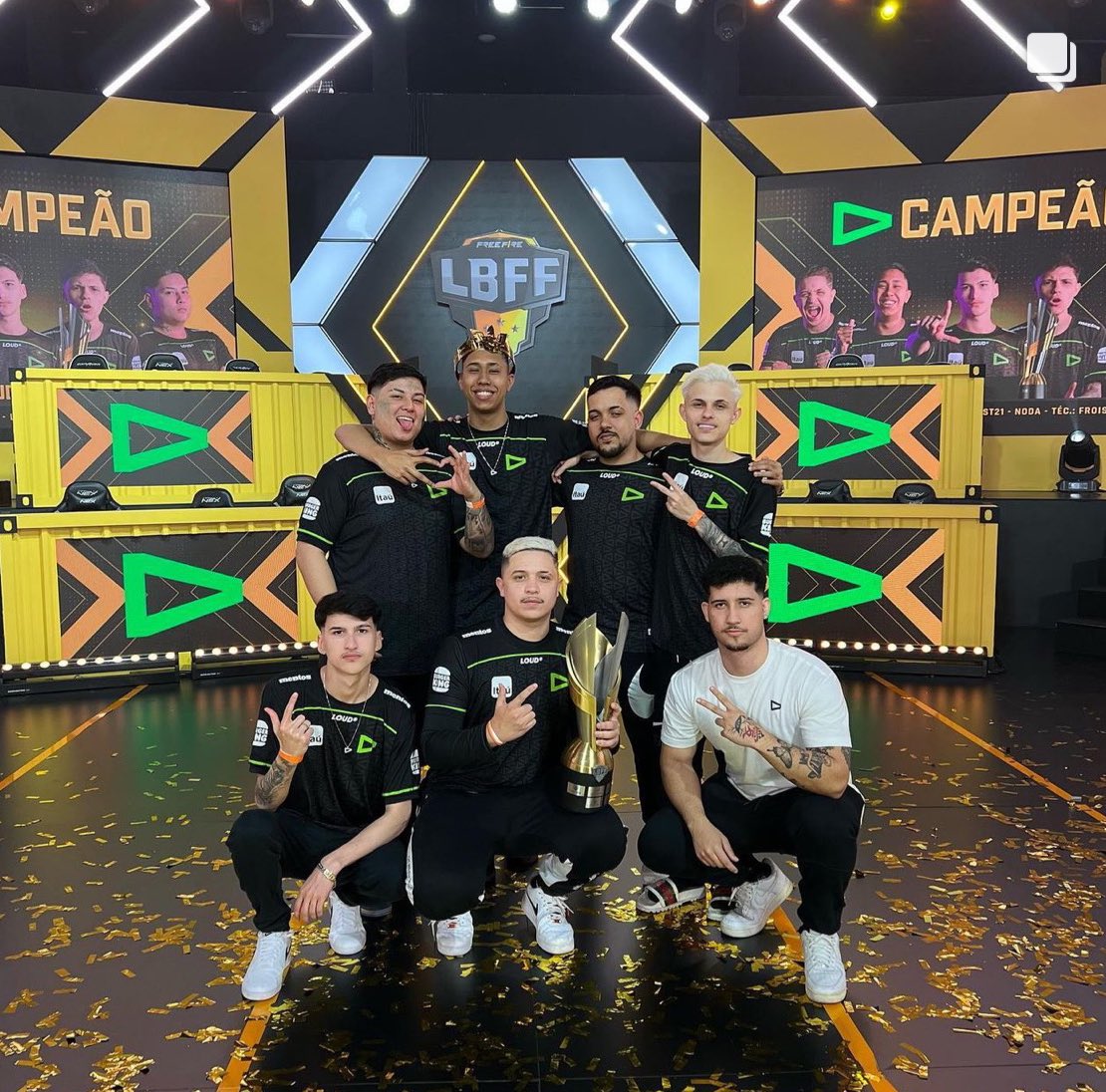 froisx's tweet photo. após ganhar tudo no emulador e ser o único coach bicampeão da LBFF, sendo 2x vice da copa ff, da LBFF, e vice campeã mundial, representando o Brasil em 5 mundiais seguidos, hoje me despeço dessa família incrível, não existe LOUD FREE FIRE sem FROIS na história, AMO VOCÊS ❤️ https://t.co/xj0rR2ZuHL