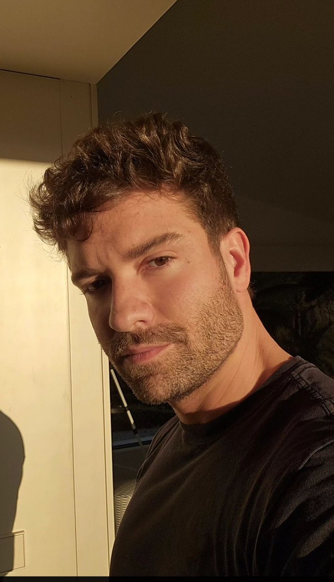 tamararm_'s tweet photo. Brillas tanto que ni tú mismo te ves 💛😘 @pabloalboran https://t.co/OUE4897AEY