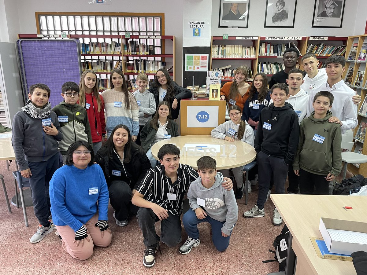 ijoaquinrodrigo's tweet photo. ¡Y hoy también ha sido el día del primer encuentro #7Meets12 de este curso! ¡Quienes hace cinco años fueron los alumnos recién llegados se han sentado hoy al otro lado para conocer a sus #7thGraders! ¡Esto acaba de empezar! #40Aniversario #CrecerParaContarlo #joaquinrodriguismo https://t.co/3lqIbvTxmM