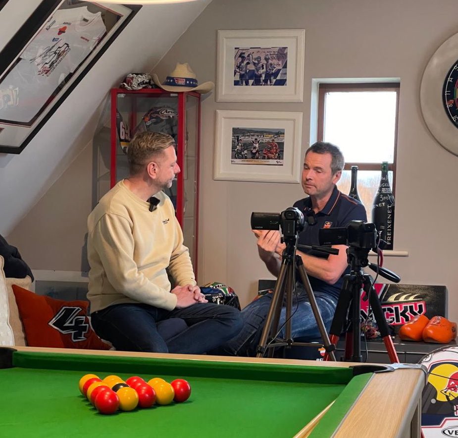 _offtrack_'s tweet photo. Day 2 of the pre-Christmas mini tour! What a fascinating chat with ‘Pup’… 2 WorldSBK Championships with Kocinski and Edwards, a MotoGP World Championship with Nicky and multiple TT wins are just part of MARK LLOYD’s story 🙌🏻

Out early in the New Year 🫡 https://t.co/h5oDwYbEC8