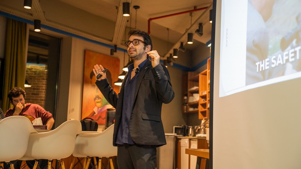 teknasyon's tweet photo. Yılın son Teknasyon Tech Meetup etkinliğinde Software Developer @ZaferAyan ‘’React Native 2025: Future of Mobile Development” konulu sunumunu gerçekleştirdi. Tüm katılımcılara teşekkür ederiz. Bir sonraki buluşmada görüşmek üzere! 🙌🏻 #TeknasyonTech #Meetup https://t.co/FEGMCnX3lh