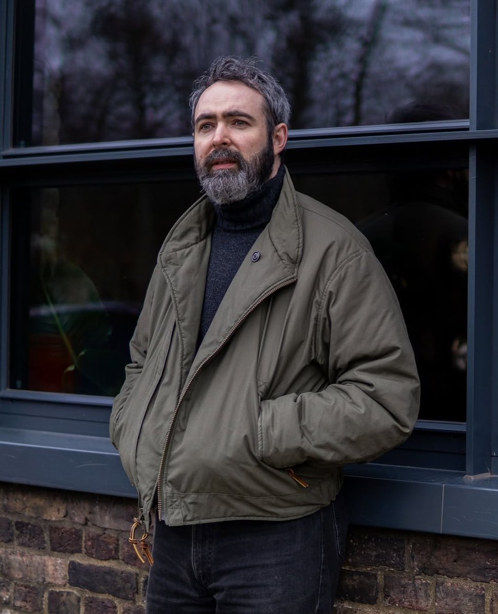 dieworkwear's tweet photo. Some things I saw recently that I think are cool:

— Bryceland's DB sport coat with ecru Western shirt
— Malloch's turtleneck with Monitaly tanker jacket
— Chunky Casatlantic turtleneck
— This guy who moved to Japan to study bonsai. Big pants; tabi boots! (IG mitchwilliamson) https://t.co/pJTWRb9yW8