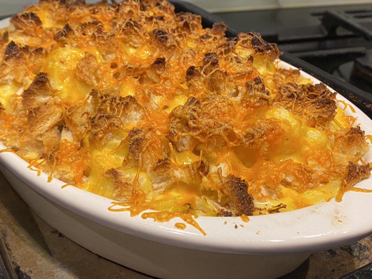 pollypantries's tweet image. Using some roughly chopped up tiger bread for tonight’s cauliflower cheese ! With extra cheese on top ! Simple ! Delicious 🤤 #tigerbread #crumbs #cheese #cauliflower