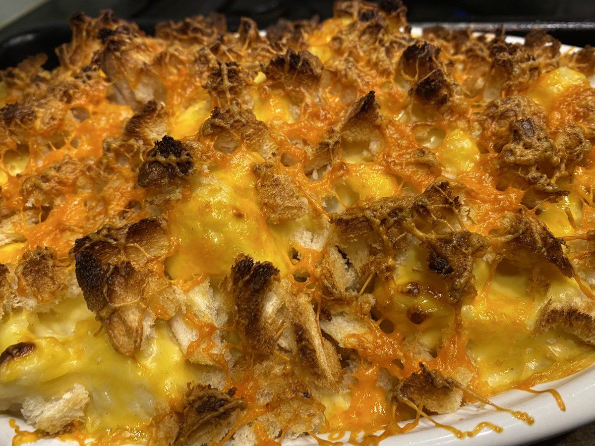 pollypantries's tweet image. Using some roughly chopped up tiger bread for tonight’s cauliflower cheese ! With extra cheese on top ! Simple ! Delicious 🤤 #tigerbread #crumbs #cheese #cauliflower