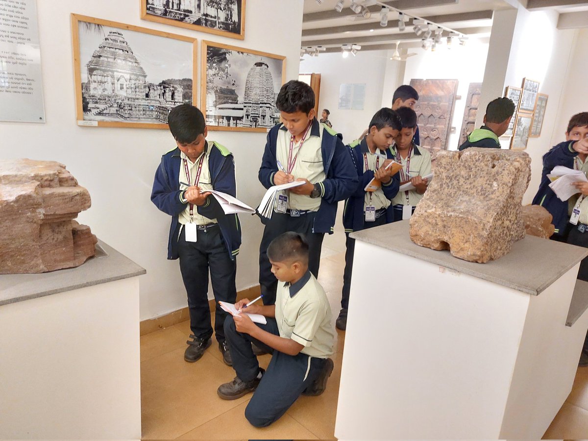 kalabhoomibbsr's tweet photo. Students from Prayash Vidya Mandir, Jajpur discovered the richness of Odisha's Handicrafts &amp; Handlooms at #Kalabhoomi enhancing learning experience about our state's rich art &amp; culture!
#KalabhoomiExplores #Handicrafts #Handlooms #CulturalLegacy #LearningThroughExploration https://t.co/URtj6t2jCI
