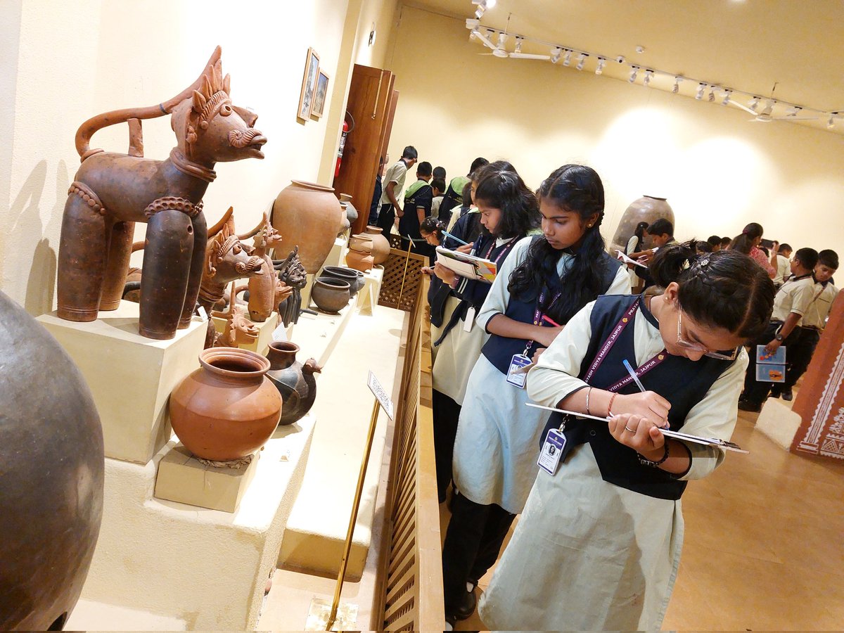 kalabhoomibbsr's tweet photo. Students from Prayash Vidya Mandir, Jajpur discovered the richness of Odisha's Handicrafts &amp; Handlooms at #Kalabhoomi enhancing learning experience about our state's rich art &amp; culture!
#KalabhoomiExplores #Handicrafts #Handlooms #CulturalLegacy #LearningThroughExploration https://t.co/URtj6t2jCI