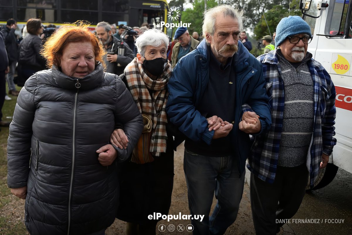 Elpopularuy's tweet image. Premio Internacional #MarioBenedetti a Madres y Familiares de Uruguayos Detenidos Desaparecidos (@famidesa), al Equipo Argentino de Antropología Forense (@eaafoficial) y al Grupo de Investigación en Antropología Forense (@GIAF_Uruguay).

📲 elpopular.uy/premio-interna…