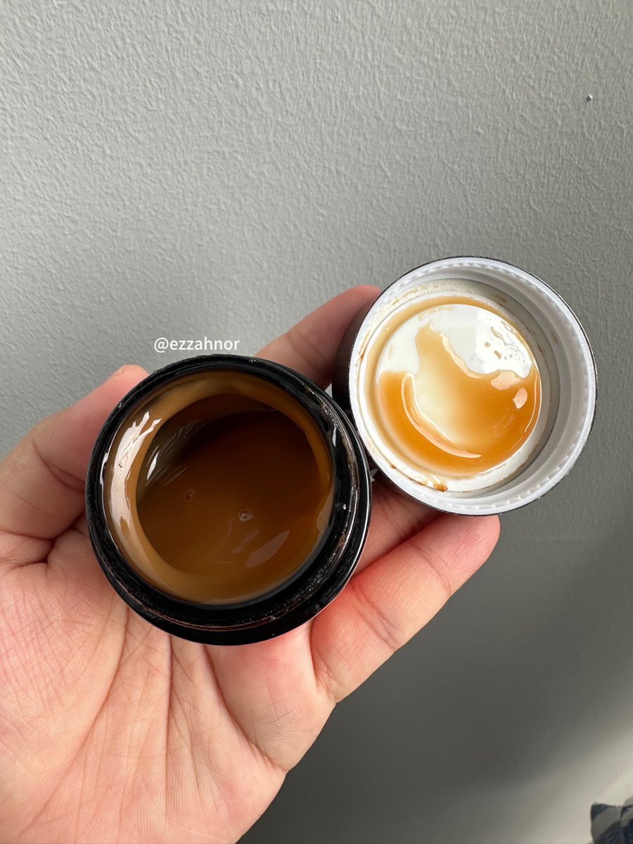 ezzahnor's tweet photo. Orang kata kalau nak kulit cantik pakai retinol. Tapi i breastfeeding mum so i guna bakuchiol.

I dah repeat banyak kaliii dah. Mmg setia😂

Bangun pagi kulit glowing lembut gila macam kulit baby. Garis halus, smiling lines semua hilanggg!!💯 https://t.co/uDyN25PB6x