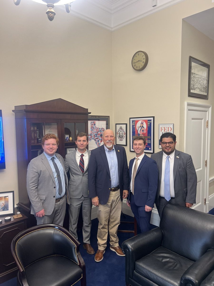 TennysonMoreno's tweet photo. Another @run.genz conference in the books! Run Gen Z hosted #TeamTennyson and over hundred young elected officials, candidates, and future candidates to learn how to run for office.
Thank you to @masonmorgantx @adam.pennings and @schuette4rep for their leadership and mentorship! https://t.co/A07Tc3H8yj