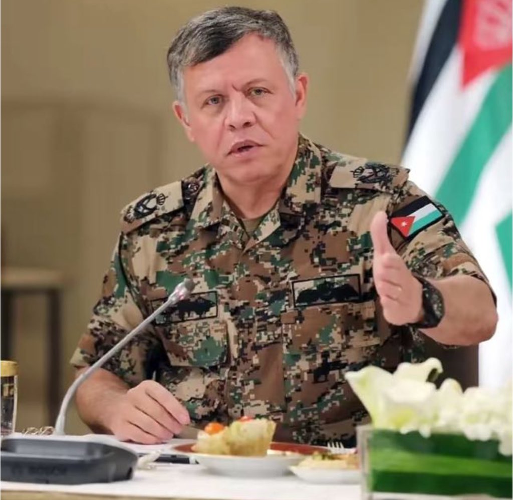 mtkq2's tweet photo. من عاش في الأمن والأمان منذ نعومة أظفاره، قل أن يدرك قيمته
ما نراه من حروب تعصف بديار من حولنا والسجون والتعذ/يب وتناثر الأرواح والأعراض ونحن نعيش في طمأنينة ورخاء بفضل اللّٰه ثم بحكمة قيادتنا نعمة عظيمه توجب الشكر والحمد وبالشكر تدوم النعم اللهم ادم علينا الأمن وأدم قيادتنا 🇯🇴. https://t.co/HrzUbKv4k4