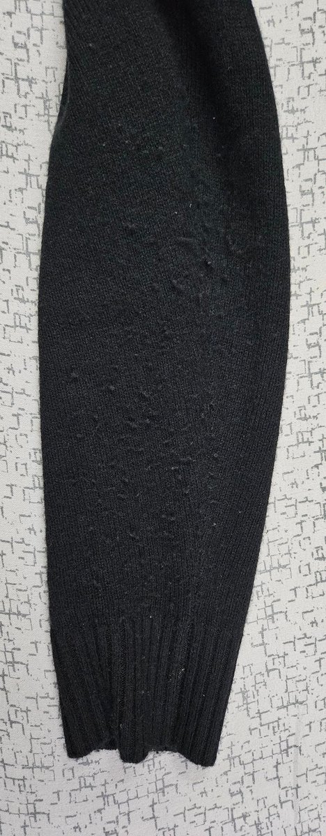 PSriramka's tweet photo. @TommyHilfiger I purchase a sweater From Raipur Magneto Mall on 24/11/24 worth Rs 5999/-
Today the condition was this, is this the value of money?
Pls reply &amp; solve my issue. https://t.co/XwUEfk5QPY