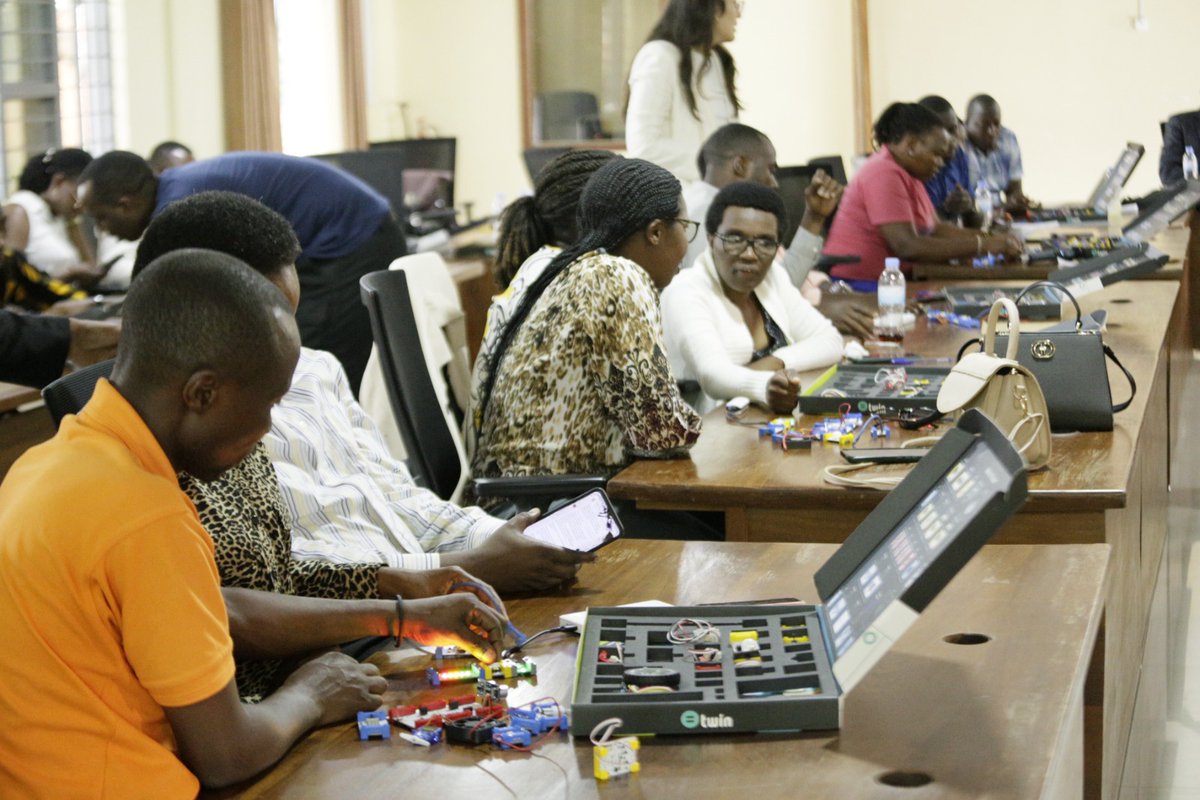REBRwanda's tweet photo. Today at REB training Centre, DG REB, @mbanelson  launched a training of "World Science Movement STEM." The training sessions focused on science communication and hands-on STEM kit education, while also introducing the @YGAorgtr's STEM for Sustainability vision. https://t.co/22XT5NbEIJ