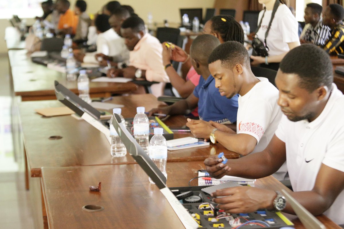 REBRwanda's tweet photo. Today at REB training Centre, DG REB, @mbanelson  launched a training of "World Science Movement STEM." The training sessions focused on science communication and hands-on STEM kit education, while also introducing the @YGAorgtr's STEM for Sustainability vision. https://t.co/22XT5NbEIJ