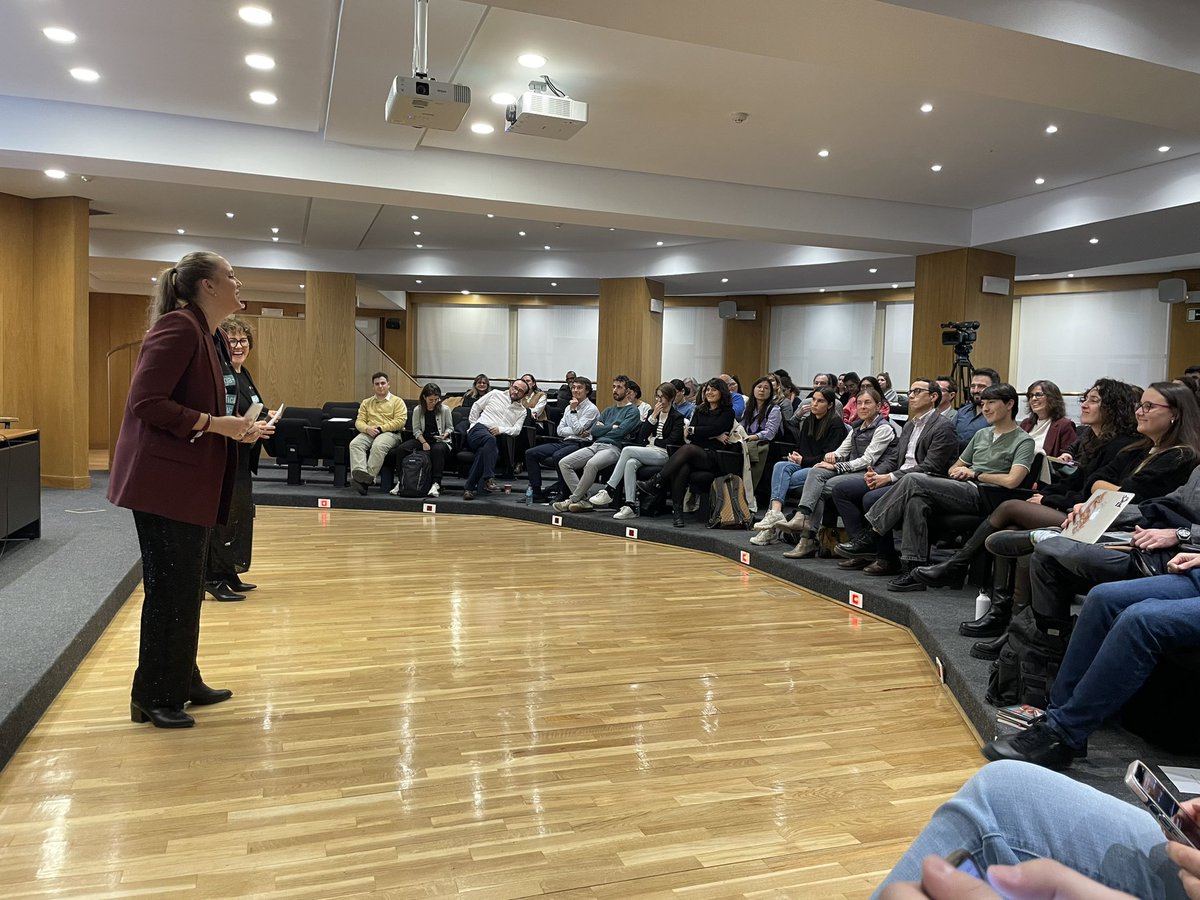 📣 ¡Comienza el 3er Concurso de Monólogos de Ciencia Complutense en la <a href="/FMedicinaUniCM/">Facultad de Medicina UCM</a>!

👩‍🔬 Organizado por la <a href="/ucc_complutense/">Unidad de Cultura Científica UCM</a>, 1⃣5⃣ monologuistas de gran variedad de campos compartirán su conocimiento de manera diferente.

📲 Síguelo en streaming: ucm.es/directo