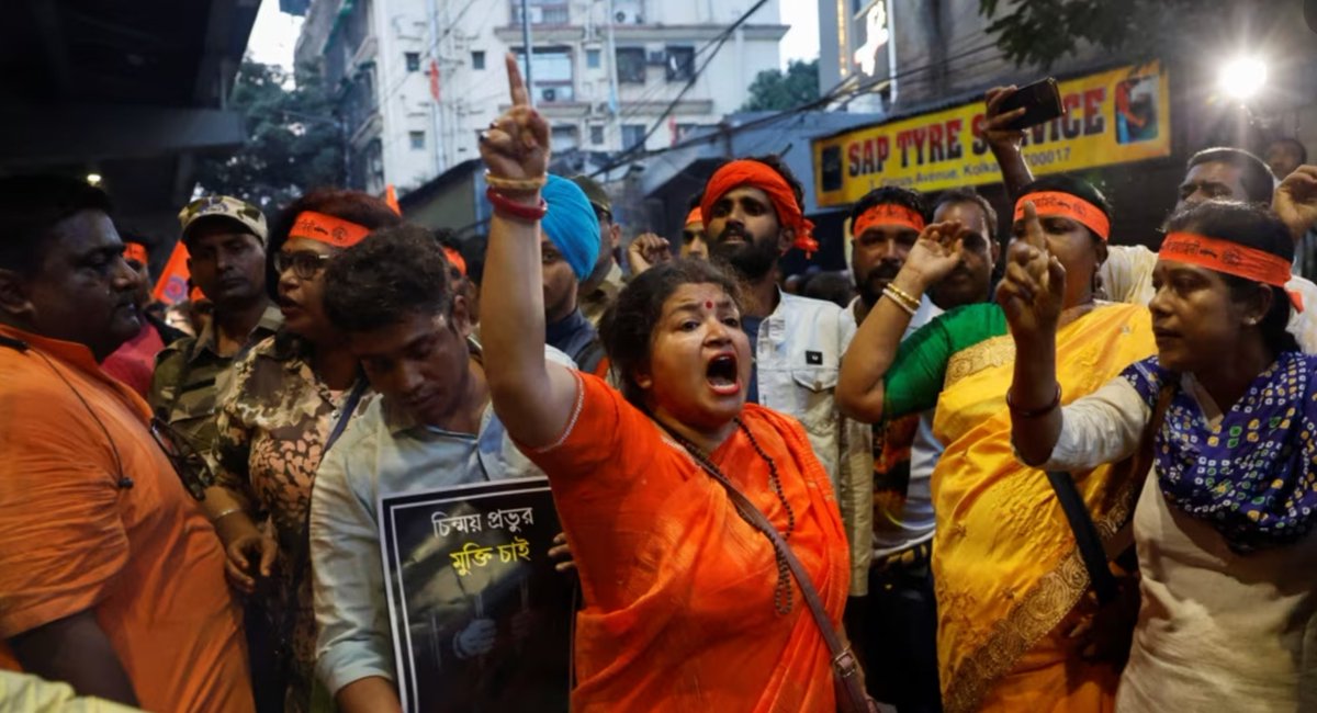 DerekJGrossman's tweet photo. Commissioner of Chittagong Police: "Not even a fraction of the allegations surfacing in Indian media that Hindus are facing persecution in Bangladesh is true. The allegation that Chinmoy Das was arrested because he is Hindu is baseless. He was charged under sedition and has been arrested as per law, for inciting violence and indulging in certain subversive activities...Nobody is being targeted in any orchestrated, anti-Hindu hate attack.”
https://t.co/LVscJXvrw9