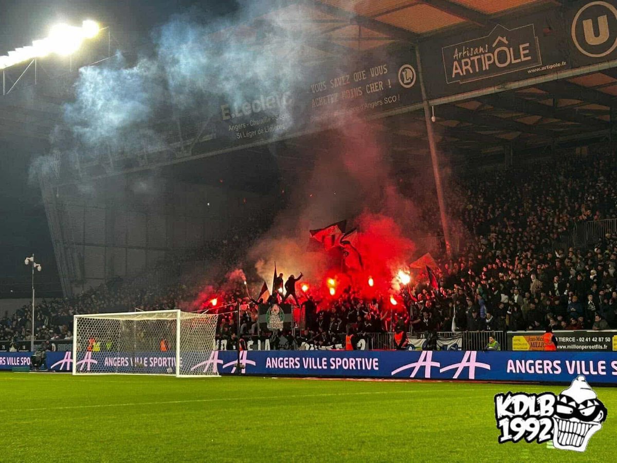 UltrasMadeinFR's tweet image. ⚽️ Angers - Lyon 
📢 Craquage du Kop de la Butte! 
📆 Samedi 7 décembre 2024
📸 KDLB92

#SCOOL