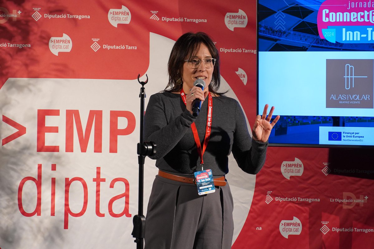 Dipta_cat's tweet photo. 🗣️Tanquem la jornada d'avui del #ConnectaInnTech amb el concurs de pitch d'expositors, una oportunitat més per a donar a conèixer projectes emprenedors i fer xarxa🤝

➡️Demà continuem per parlar sobre #emprenedoria, futur i món digital
#NextGenerationEU #PlandeRecuperación https://t.co/cF4o7rc9Av