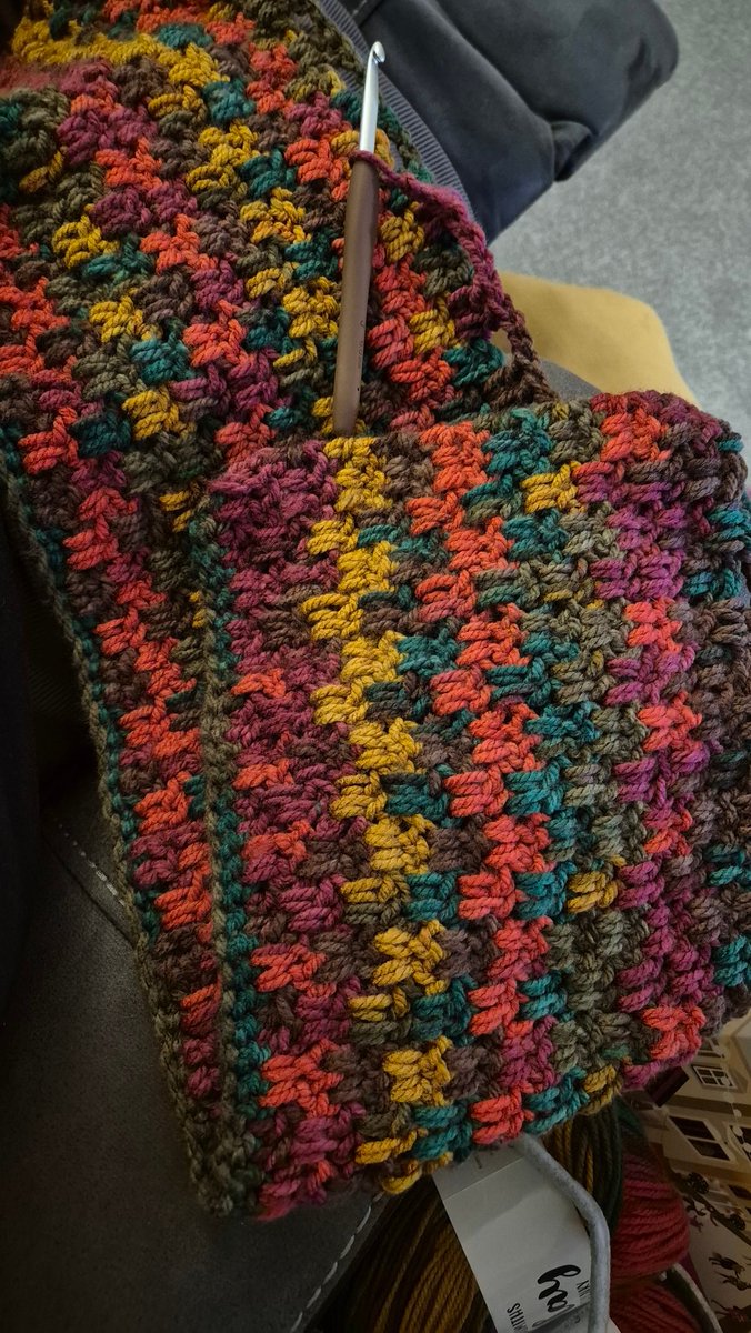 xzombiexqueen's tweet photo. Latest WIP #onthehook
Accidental festive yarn ๐โบ๏ธ https://t.co/XMOAY57vEG