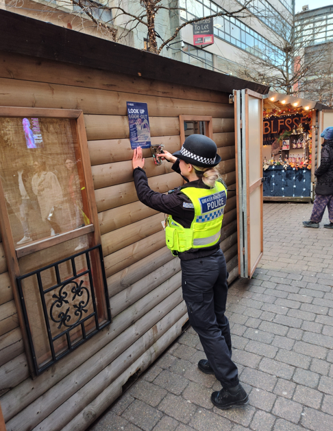 GMPCityCentre's tweet photo. The city centre neighbourhood team have been out at the Christmas markets promoting the βLOOK UP, LOOK OUTβ anti-theft campaign. Be aware of your surroundings and keep your valuables safe!
Register your belongings at https://t.co/SokQuv59fB
#LOOKUPLOOKOUT
#OPREUNITE https://t.co/ugMF9cJXtE