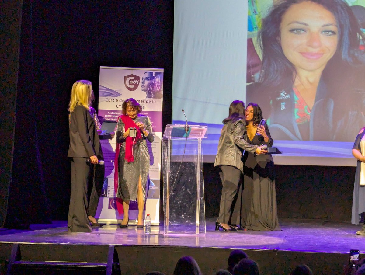 CEFCYS_Officiel's tweet photo. 🏆 Femme Numérique de l’année – FRANCE
👏 Applaudissements pour Gabriela BELAID pour cette reconnaissance bien méritée en remportant le trophée Femme Numérique de l’année, décerné par Angela NASER🏆
#ecwd https://t.co/H5myqd3BtU