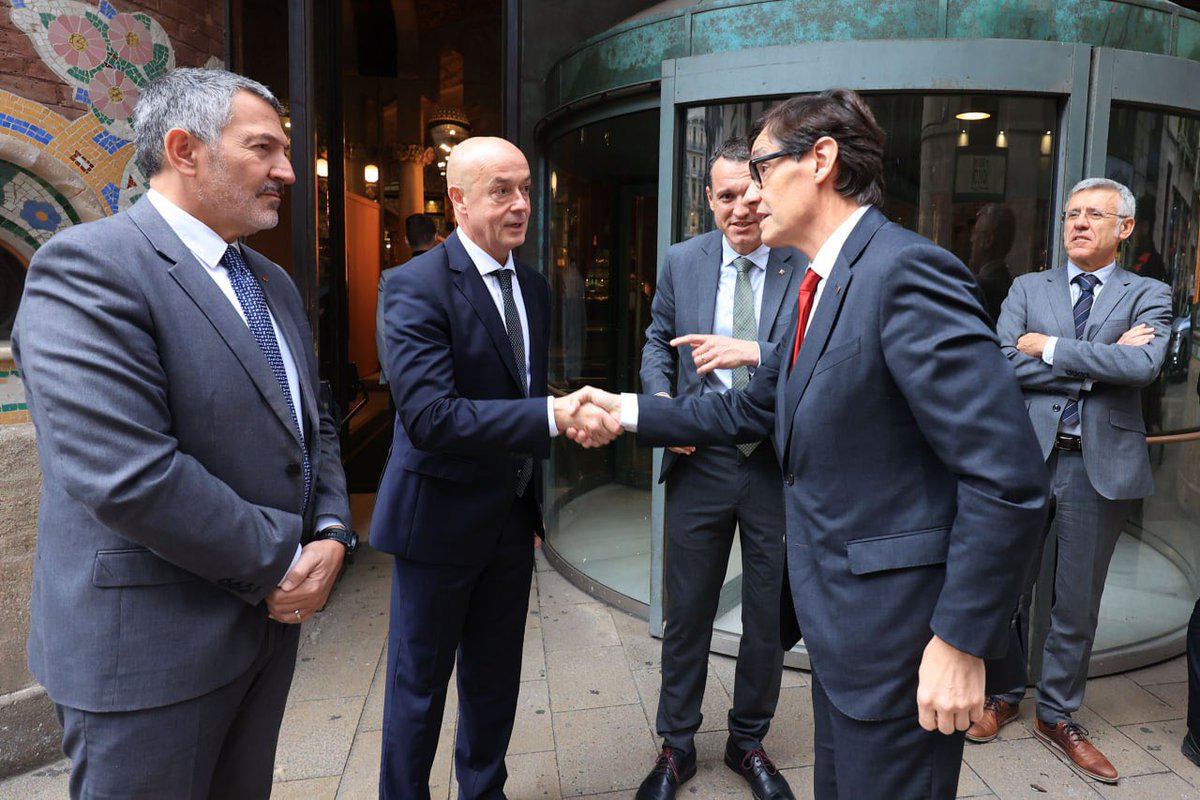 Felicitats a <a href="/CEDAC_/">Cedac</a> per trenta anys de treball incansable per la defensa dels interessos de les empreses distribuïdores d’alimentació catalanes.

Continuem treballant plegats per fomentar la venda de producte de proximitat.

Agraït d’haver fet entrega de la Creu de Sant Miquel.