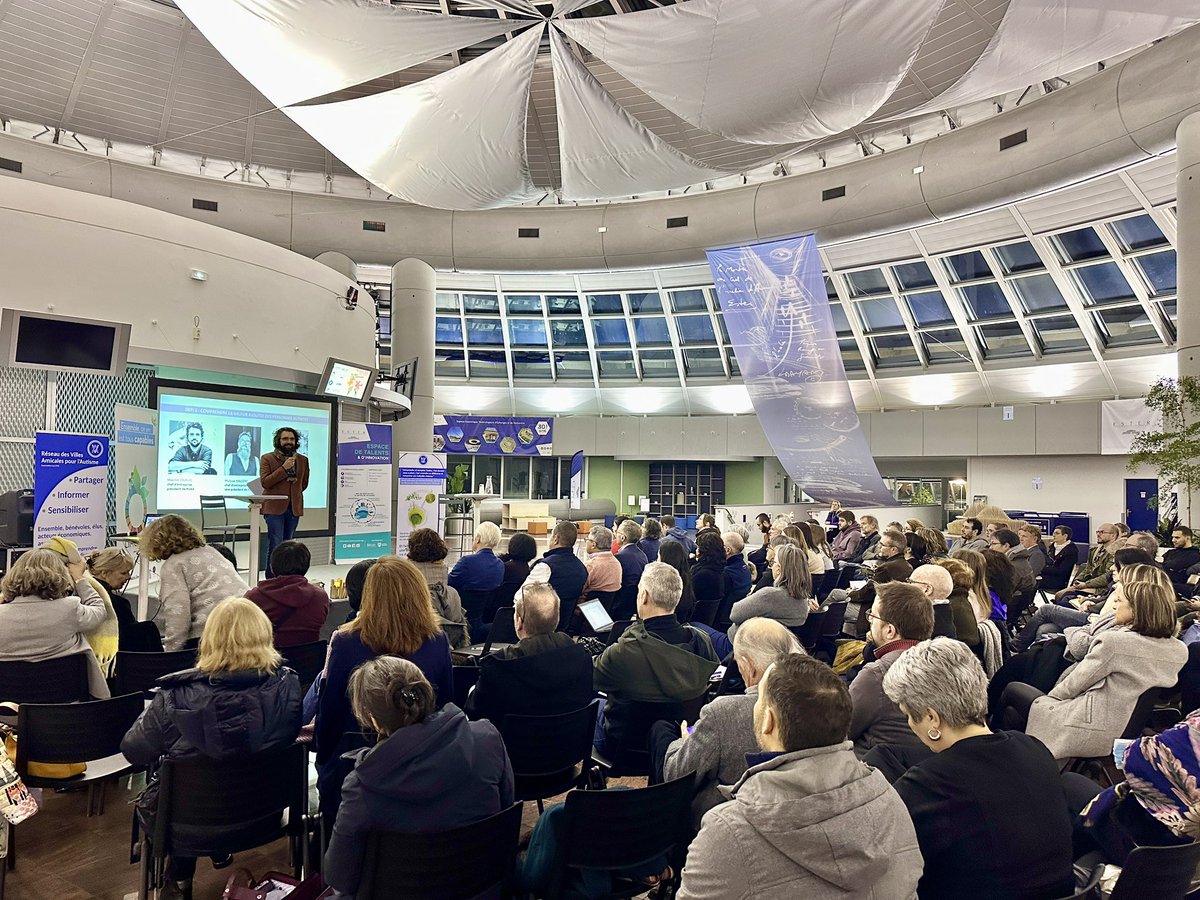 VilleLimoges87's tweet photo. Conférence-débat ce soir à @EsterTechnopole sur le thème « Autisme et entreprises : les défis d’une collaboration réussie ». Témoins et experts échangent pour sensibiliser au recrutement des personnes autistes et valoriser leurs compétences dans le monde économique. Une initiative portée par le label Limoges Durable © A. Bernardet - Ville de #Limoges