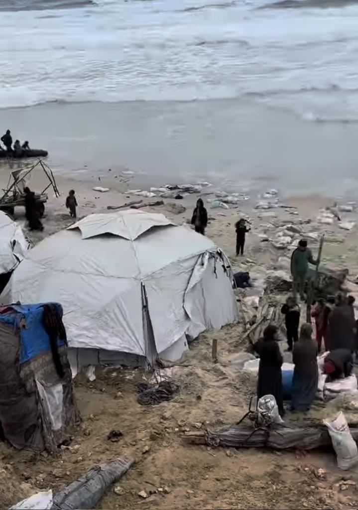 AnyHashish's tweet image. Very cold weather is hitting all the Palestinian territories, and the displaced are in tents, without food, without heating, without clothes, without shoes, without blankets, and the bitter cold is devouring them.🥶
gofundme.com/f/support-a-di…
