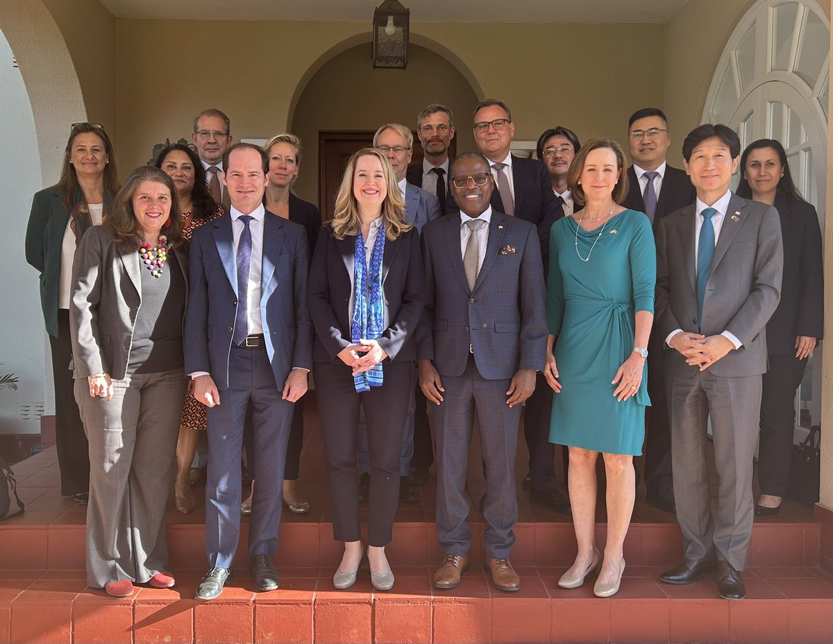 AristildeCanada's tweet image. An absolute delight hosting friend of Canada, visiting @IOMchief Amy Pope. Major thanks to all donor country reps 🇺🇸🇬🇧🇪🇺🇩🇪 🇨🇳 🇯🇵🇰🇷🇫🇷🇳🇱🇦🇺🇸🇪🇨🇭🤝🇨🇦who attended our Harare discussion today on global, regional &amp;amp; local migration issues. Merci à tous et à @DianaCartierOIM  @IOMZimbabwe