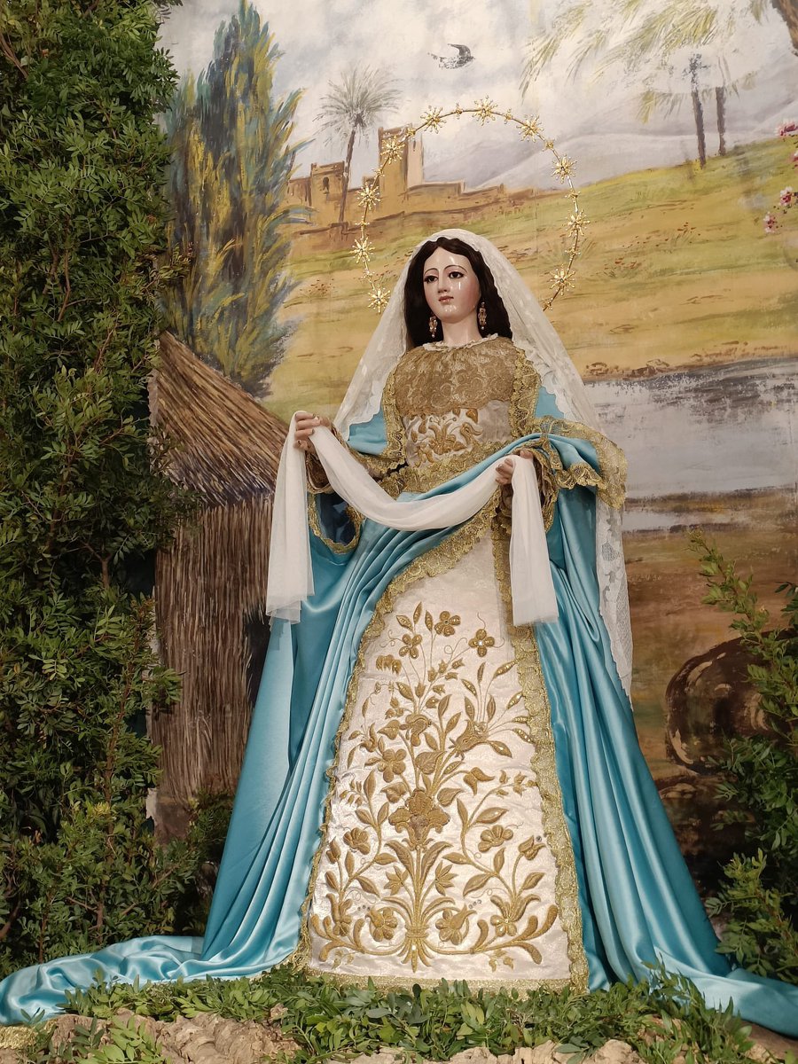 HdadConsolacion's tweet photo. LA PATRONA DE CARRION PARA EL NACIMIENTO DEL SALVADOR
La Stma. Virgen de Consolación ha sido ataviada con manto celeste de raso y mantilla en seda granadina bordada a mano de estilo dengue de los años 40 del pasado siglo, donada por NHD David Cuesta Solís.
#CarrionporsuPatrona https://t.co/SFnq9Pyl3U