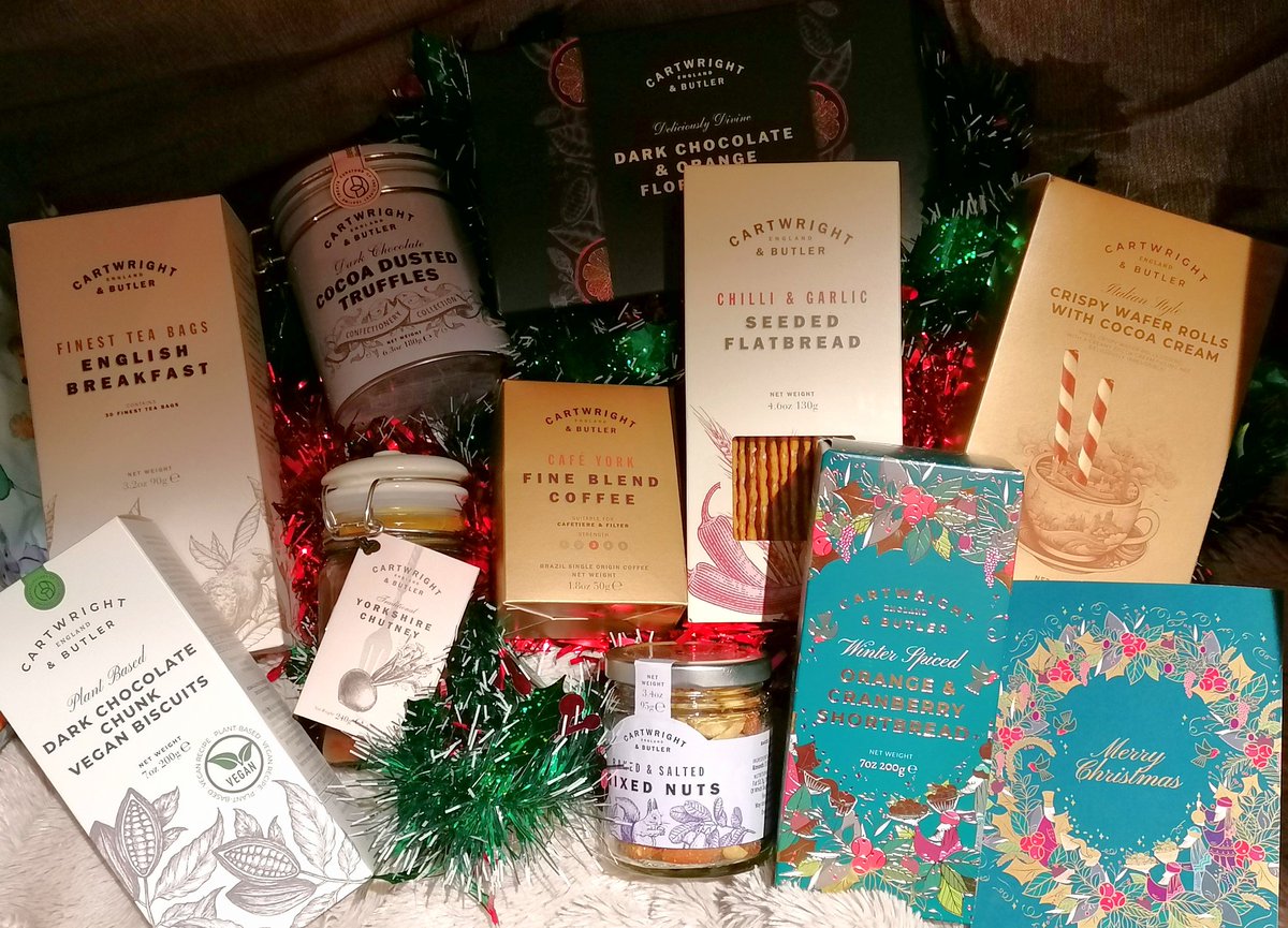 Every industry has had another difficult year; the news industry is no exception. But receiving a beautiful Christmas hamper in the post from work makes the effort and dedication required feel that bit more appreciated. #SoPretty! 🎄🎀