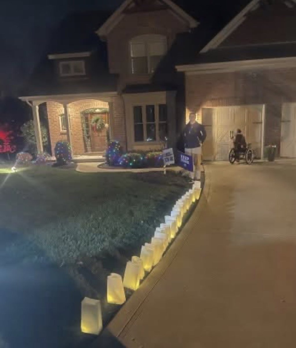 ElderHighSchool's tweet photo. Working with KeepGoing25’s Illumni-Nite event, members of Campus Ministry delivered luminaries, a sign, and prayer cards with words of encouragement to 5 families, hopefully bringing light and encouragement to people and families facing adversity this year. #Altiora #RossStrong https://t.co/c5jOcx7I2y