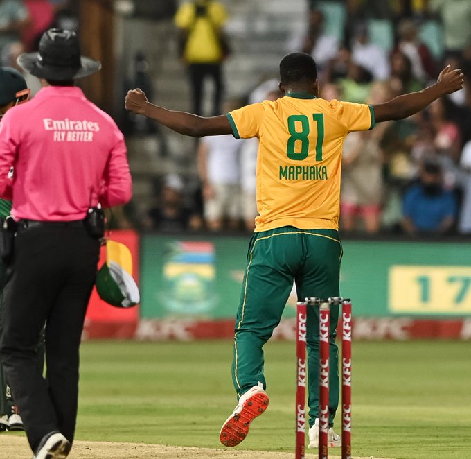 PAK 73 for 2 after 9 Overs...