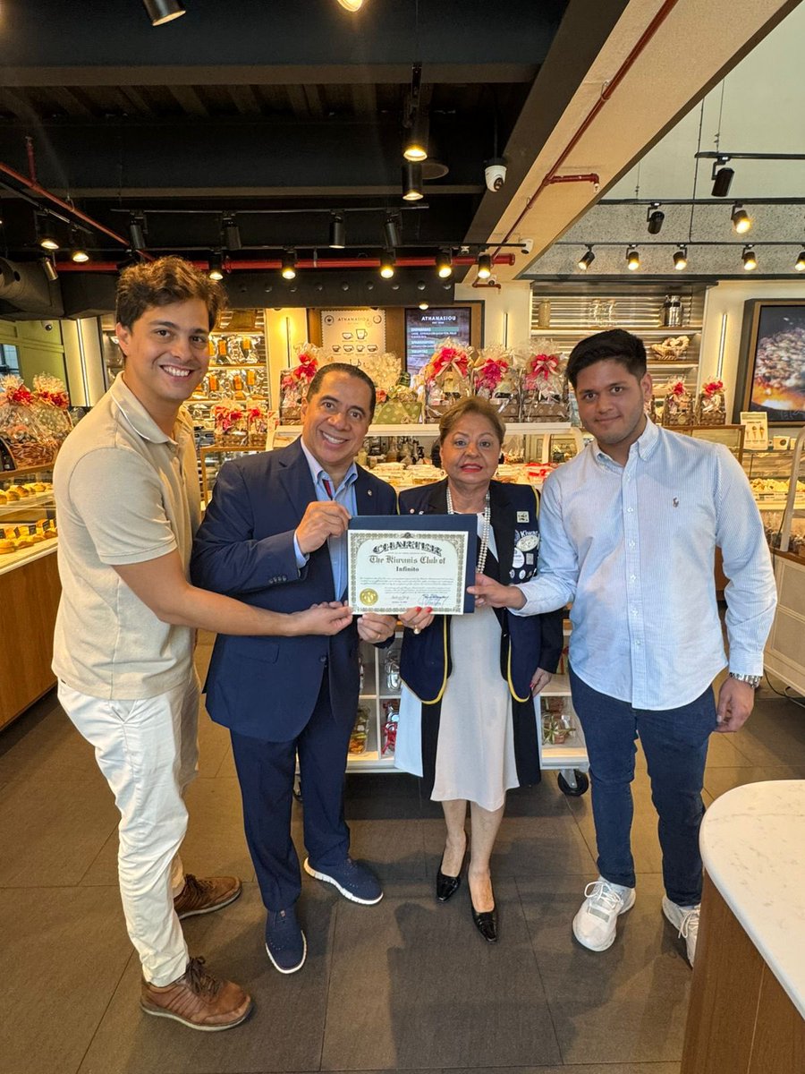 FreddyAlvarezE's tweet photo. Hoy tuvimos el honor de entregar las credenciales al Club Kiwanis Infinito. 🎉

Este es un paso más en nuestra misión de crecer y fortalecer el Kiwanismo, llevando esperanza y acción a más comunidades. #juntostransformamosvidas @Kiwanis https://t.co/rkSSfFQhsU