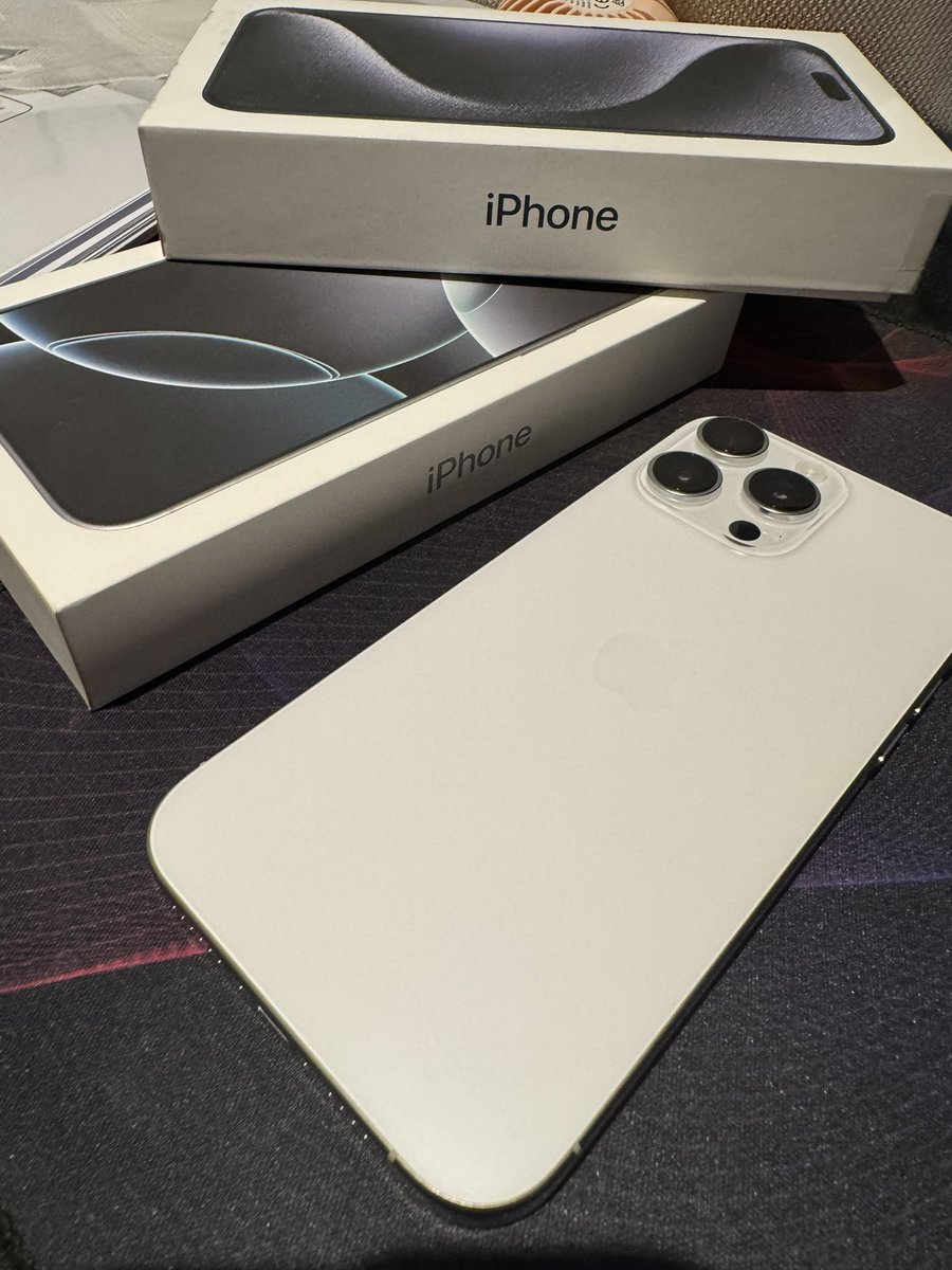 cedtwinks16's tweet photo. IPhone16 Pro max 1TB Cutie 🥰 https://t.co/0wJD8m5ZmN