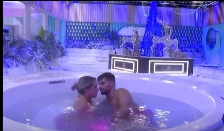 💙💜❣️ 
En el Jacuzzi Navideño 🎄