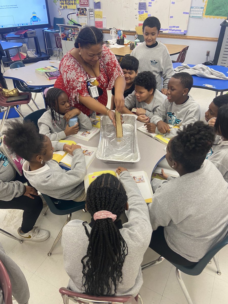 DemonteriusD's tweet image. 5th Grade Science engaged in an experiment centered around erosion, weathering , &amp;amp; deposition. Thank You @Dallasacademics for coming to visit and seeing our amazing teachers in action. @JuanCordobaDISD @RyanZysk