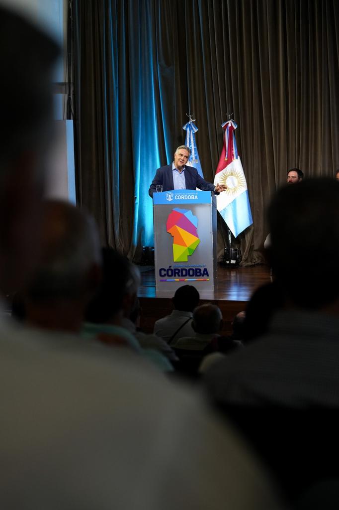 gobdecordoba's tweet image. El gobernador @MartinLlaryora entregó aportes del Programa de Buenas Prácticas Agropecuarias (#BPAs) a 530 productores y productoras de #Córdoba y el Gran Córdoba. 🌽🌻

🙌 Durante el acto, anunció que el próximo año el 98% de lo recaudado por impuestos al sector rural se