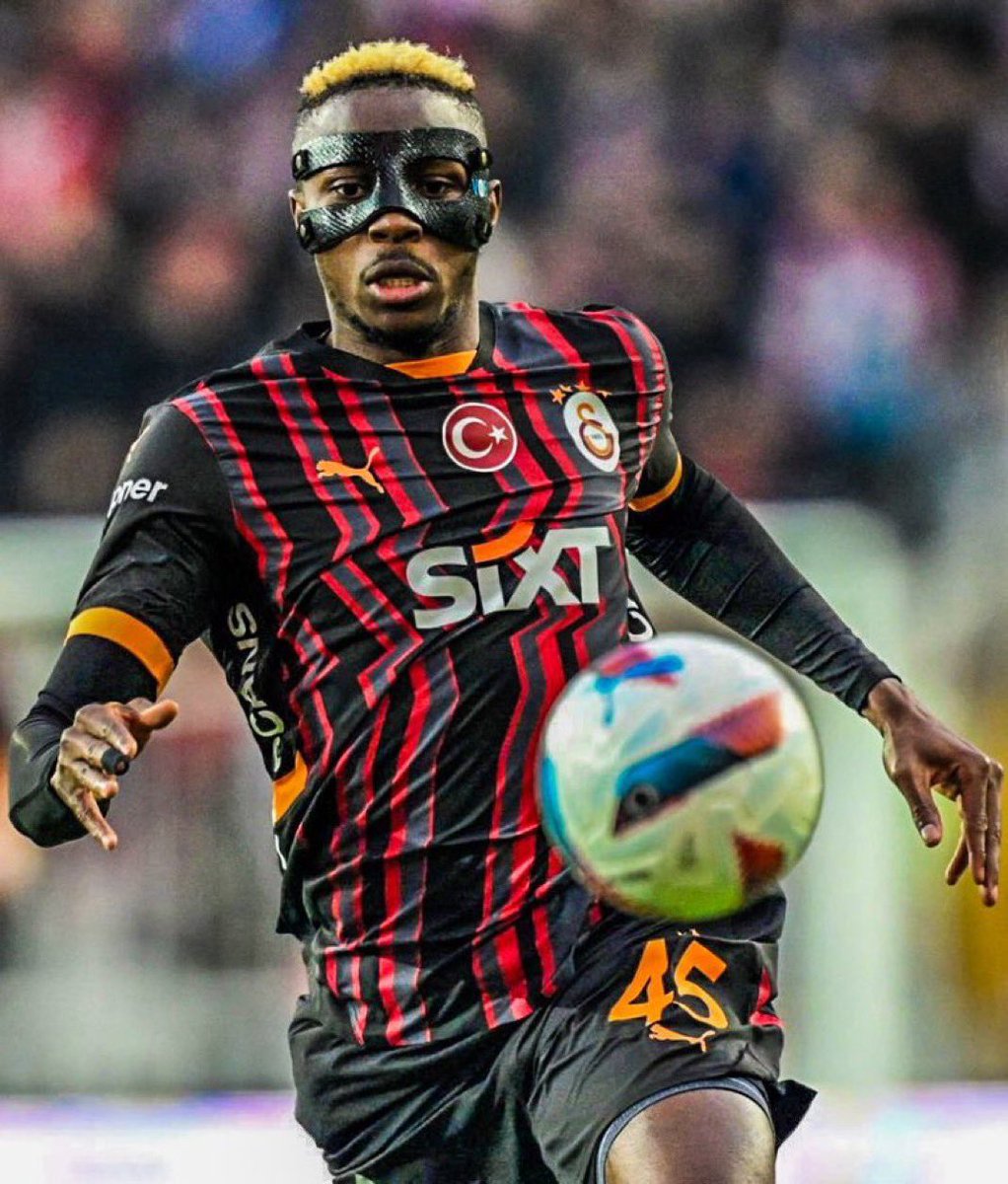 Hırsa bak topu yiyecek gibi Victor Osimhen 🔥