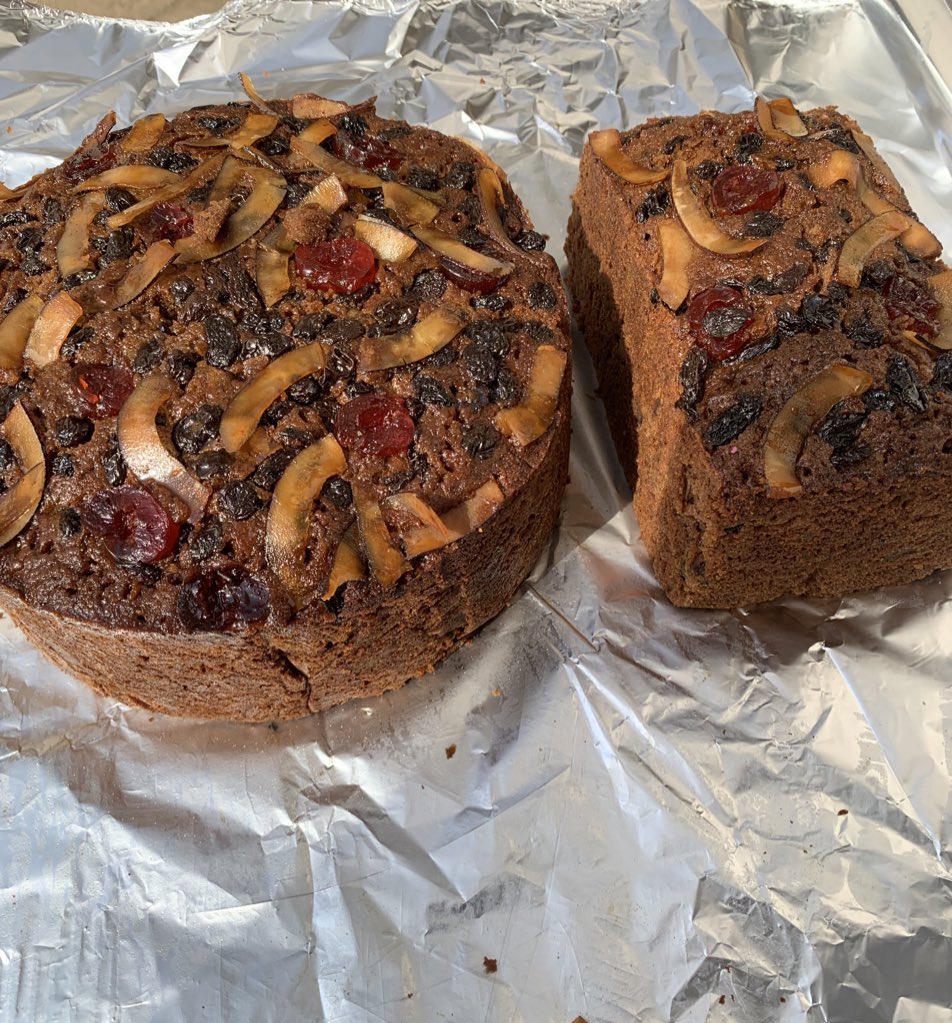 AdaezeHart's tweet photo. Hi Twitter fam

We are just 15days to Christmas 

Order for our luxury fruit cake and other treat available 

Location is Lagos 

Please help rt🙏

@DrJoeAbah @TheSerahIbrahim @tosinolaseinde @akintollgate https://t.co/7yit1Kirz4
