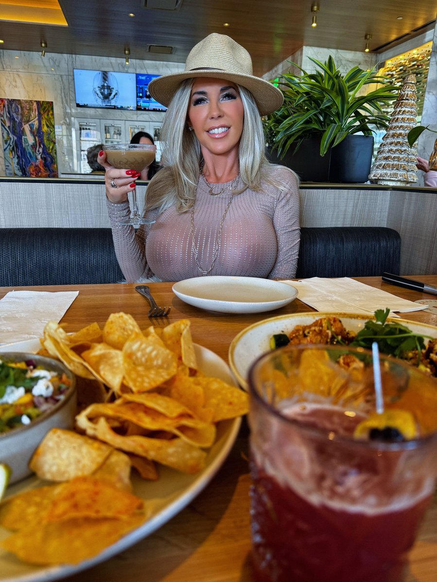 Wifey's World tweet media