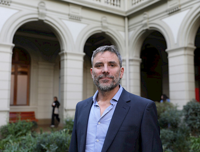 #InvestigaciónUC El #AcadémicoUC, Stefan Gelcich, de #CienciasBiológicasUC, es reconocido entre los científicos más citados del mundo🌎. El director de <a href="/MilenioSecos/">Instituto Milenio SECOS</a> es uno de los tres chilenos mencionados en el ranking de <a href="/Clarivate/">Clarivate</a> 2024 📝🤩: acortar.link/WbaZCc