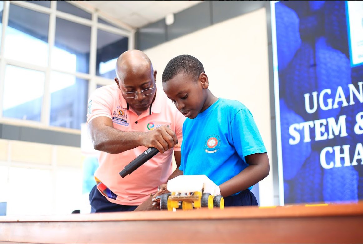 MukiibiR16955's tweet photo. Meet the young innovators from @YoungEngneersUG who amazed us at the Uganda National STEM & Vex Robotics Championship on Nov 29 at the National ICT Innovation Hub, Nakawa, with the Cyber Truck Project!
#UGRobotics2024 | @ASIST_Uganda | @ugstemrobotics |
@RugyendoQuotes https://t.co/AdtT1ZNOrH