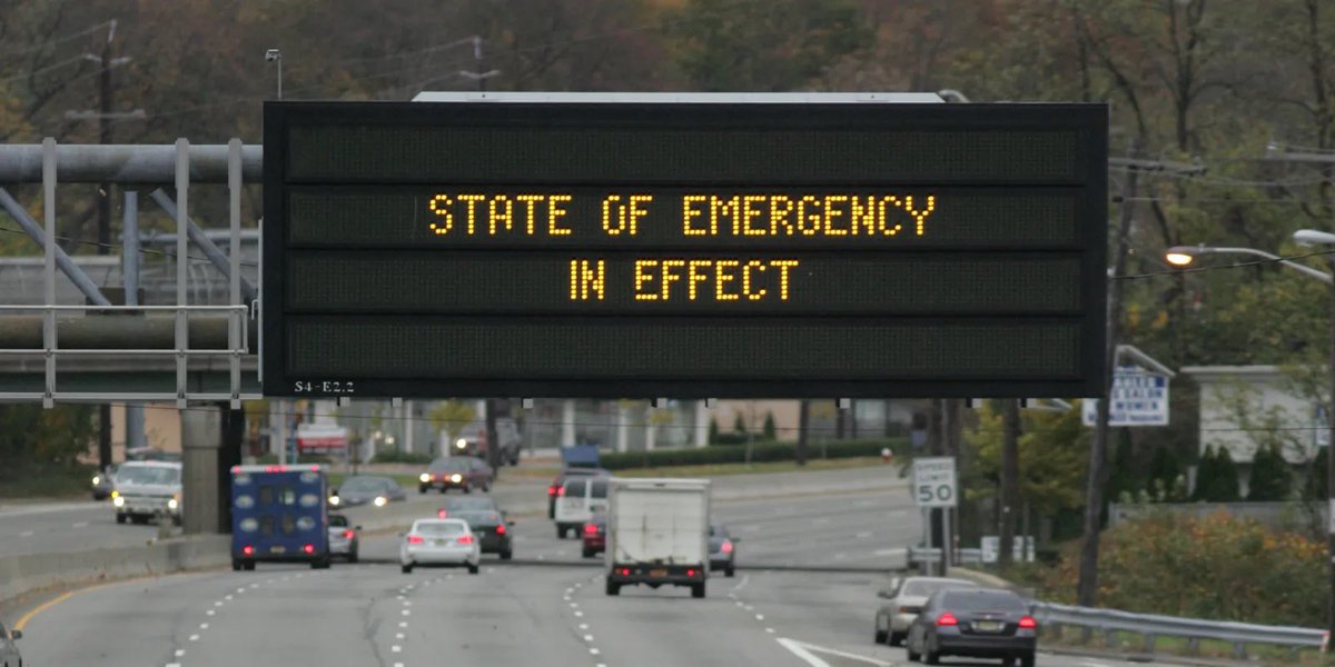 QTHESTORMM's tweet photo. 🚨🚨🚨 MAJOR ALERT: NEW JERSEY HAS GONE INTO STATE OF EMERGENCY DUE TO THE ALIEN DRONE CRISIS EVERYNIGHT !!!

STATE OF EMERGENCY NOW IN EFFECT. https://t.co/XGJg53YpxW